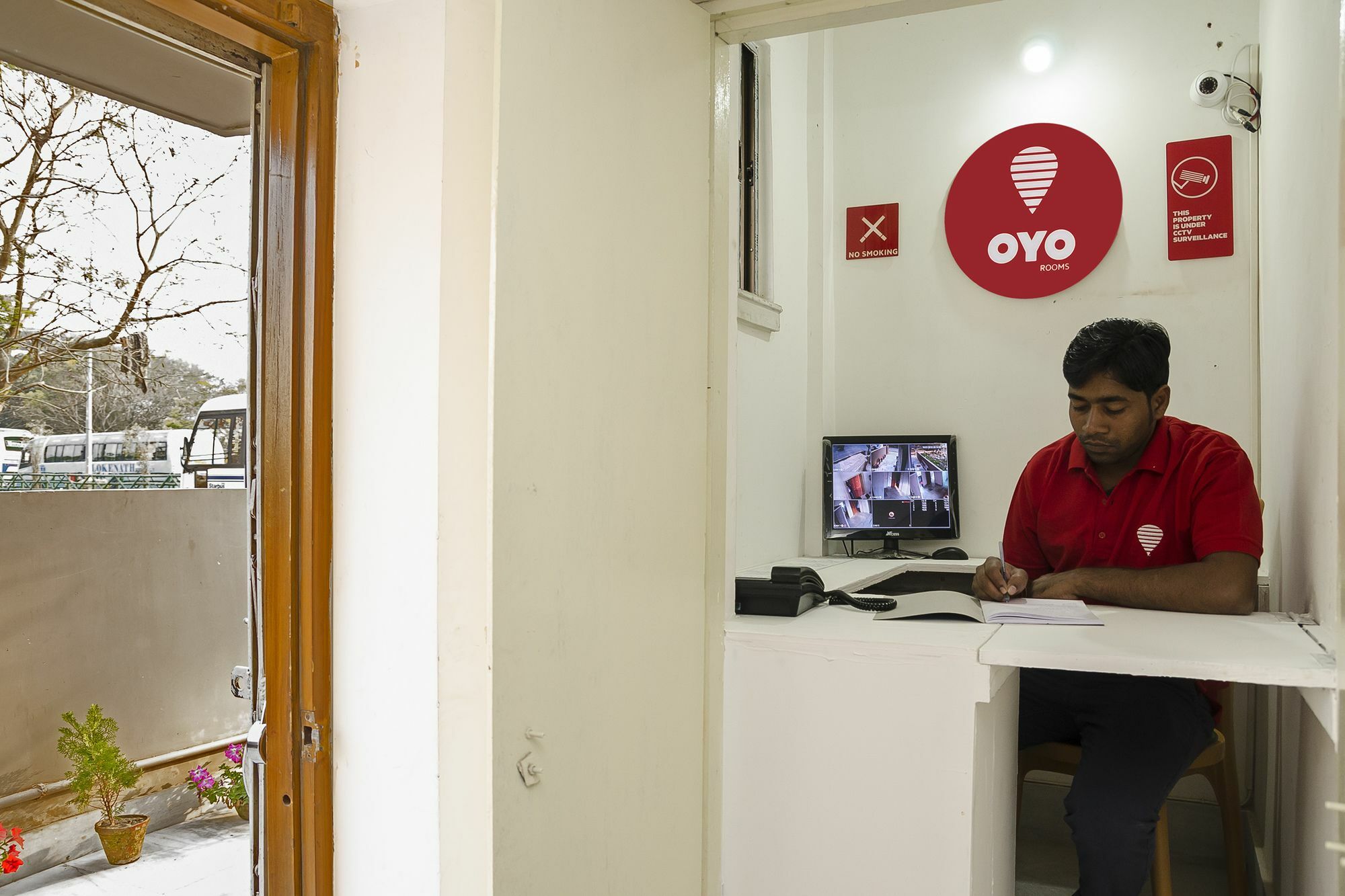 Oyo 11054 Amar Raj Guest House Kolkata Ngoại thất bức ảnh